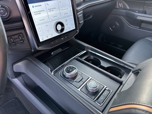 Used 2023 Ford Expedition Platinum image 15