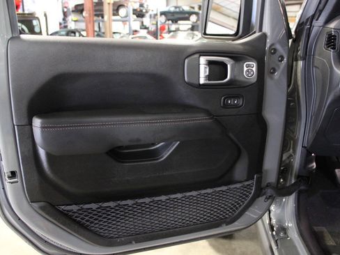 Used 2022 Jeep Wrangler Unlimited Rubicon w/ Xtreme Recon 35" Tire Package AWD/4WD image 35