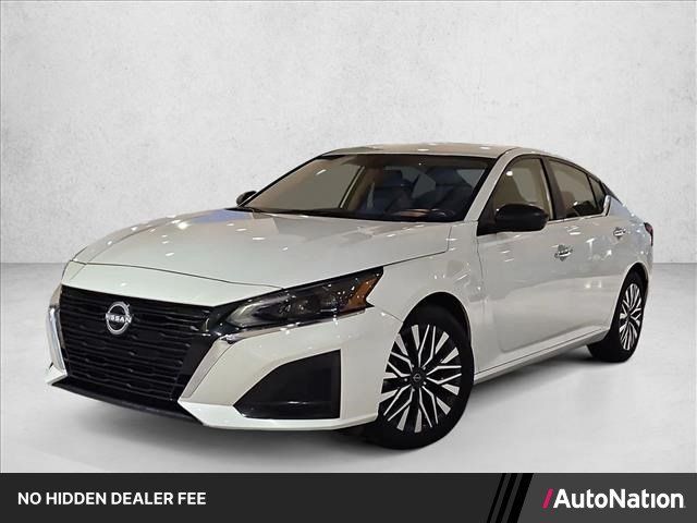 Used 2025 Nissan Altima 2.5 SV FWD image 1