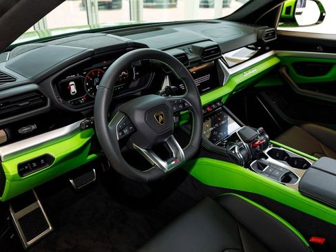 Used 2025 Lamborghini Urus SE image 52