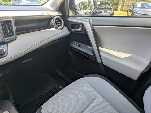 Used 2018 Toyota RAV4 XLE AWD/4WD image 19