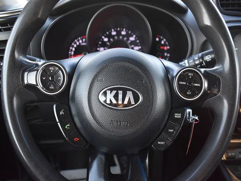 Used 2018 Kia Soul + image 16