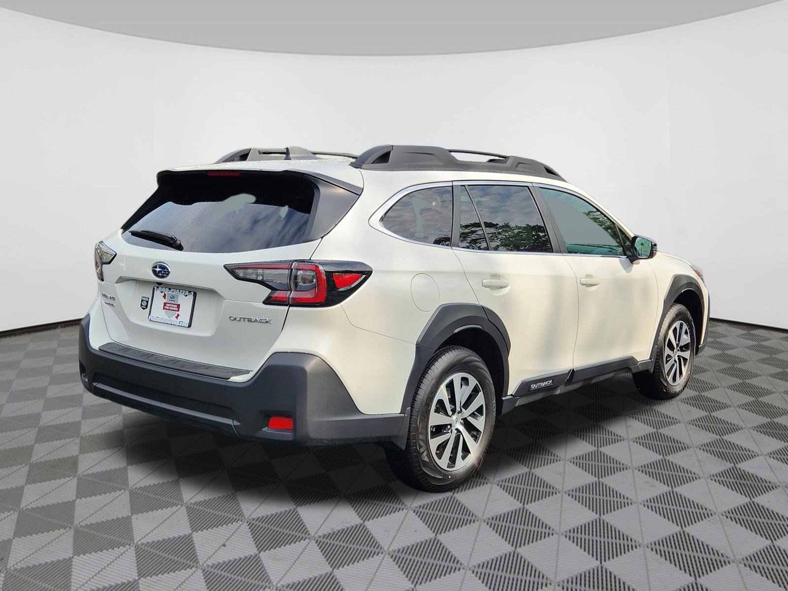 Certified 2025 Subaru Outback Premium AWD/4WD image 4