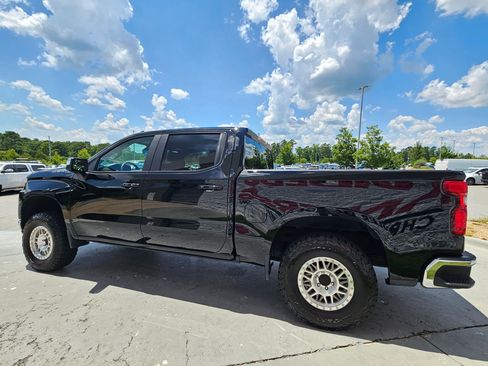Used 2022 Chevrolet Silverado 1500 LT AWD/4WD image 5