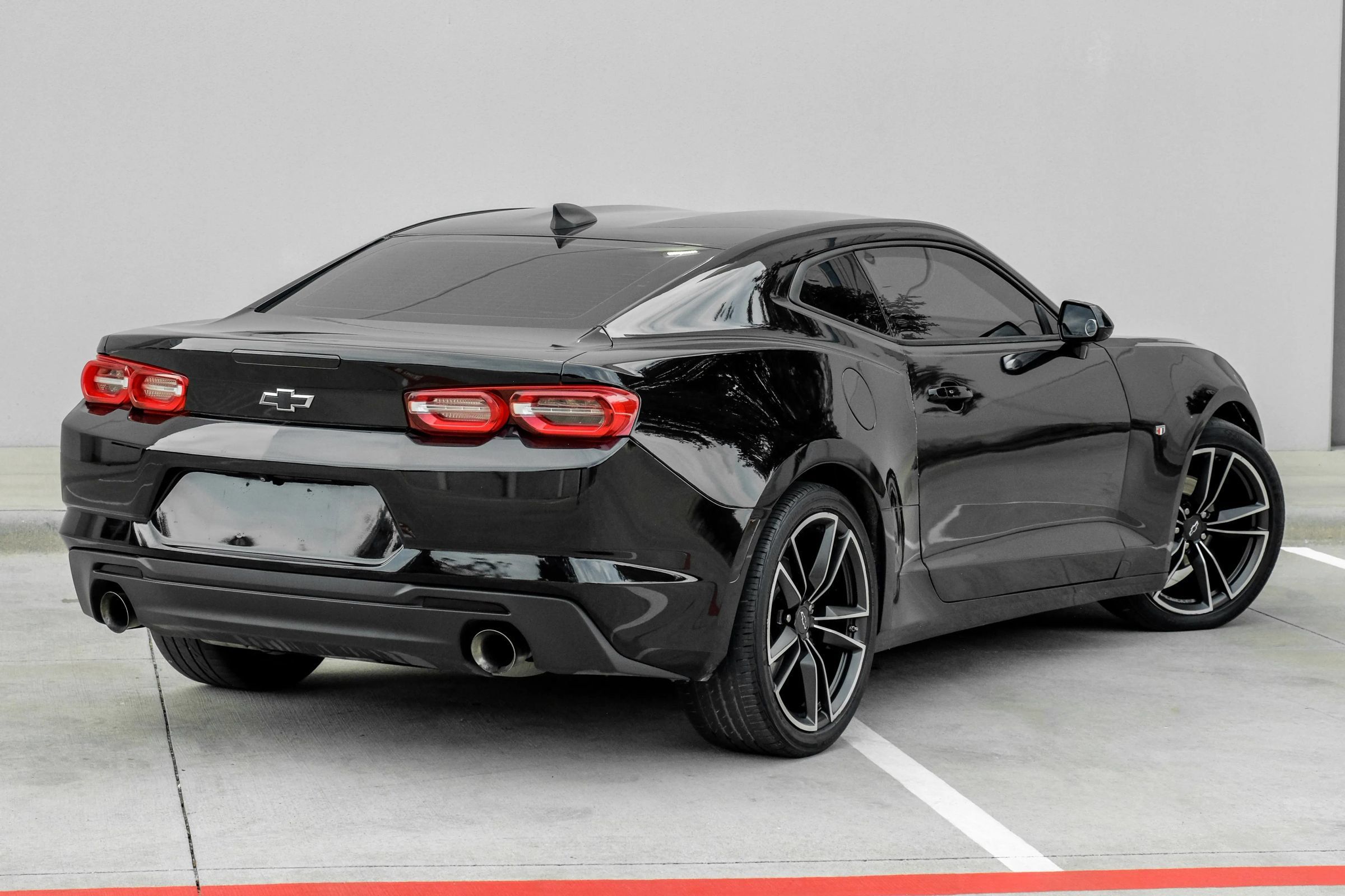 Used 2019 Chevrolet Camaro LT RWD image 4
