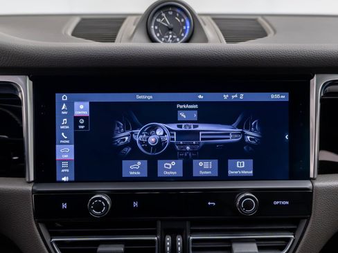Certified 2023 Porsche Macan AWD/4WD image 28