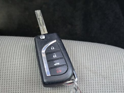 Certified 2022 Toyota Corolla LE FWD image 33