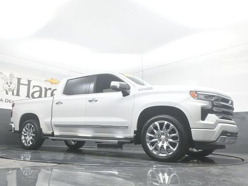 Used 2023 Chevrolet Silverado 1500 High Country w/ High Country Premium Package AWD/4WD image 2