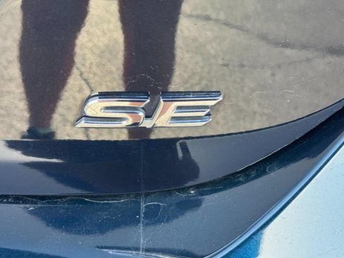 Used 2021 Toyota Camry SE FWD image 5
