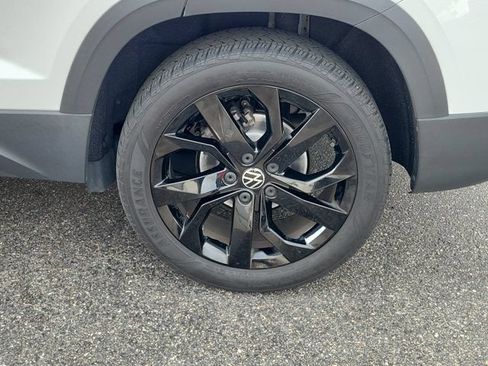 Used 2023 Volkswagen Taos SE w/ Black Wheel Package FWD image 33