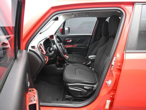Used 2017 Jeep Renegade Altitude FWD image 11