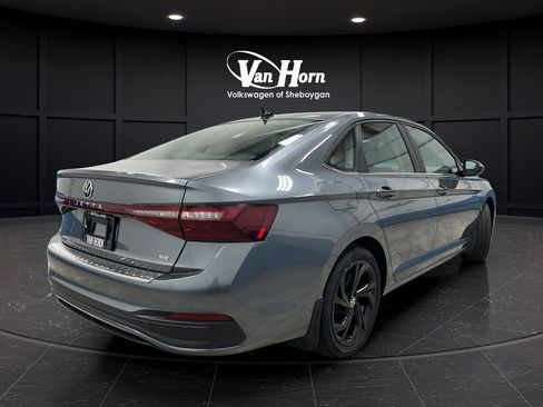 Used 2025 Volkswagen Jetta SE w/ Sunroof Package FWD image 7
