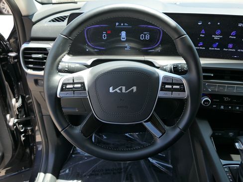 Used 2025 Kia Telluride LX FWD image 18