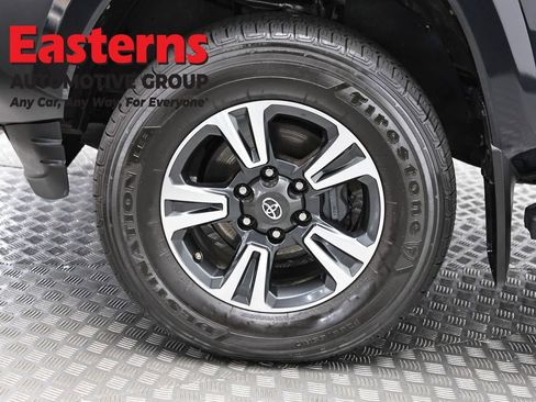 Used 2019 Toyota Tacoma TRD Sport w/ TRD Premium Sport Package image 32