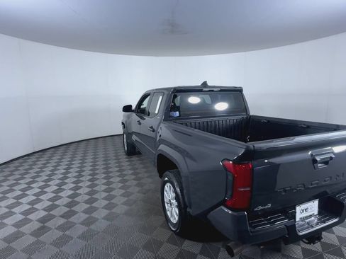 Used 2024 Toyota Tacoma SR5 AWD/4WD image 7