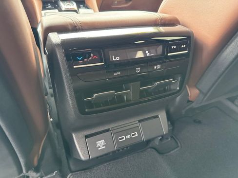Used 2023 Acura MDX SH-AWD w/ Technology Package image 17