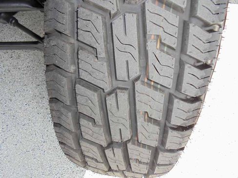 Used 2004 Chevrolet Silverado 2500 LT w/ Skid Plate Package AWD/4WD image 5