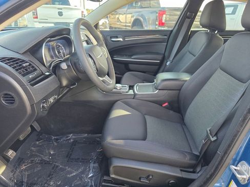 Used 2023 Chrysler 300 Touring w/ Sport Appearance Package image 21