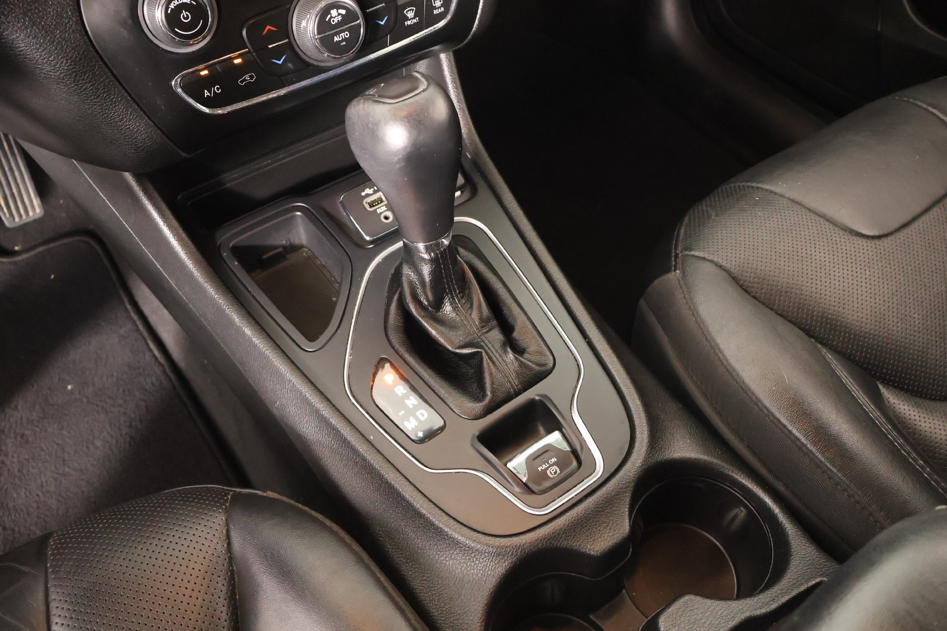 Used 2021 Jeep Cherokee Latitude Lux w/ Comfort/Convenience Group FWD image 8