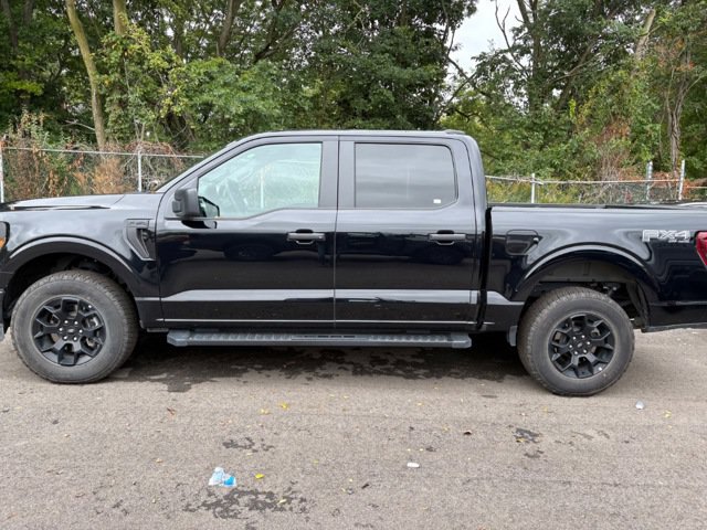 Used 2025 Ford F150 STX w/ Equipment Group 201A FX4 AWD/4WD image 4