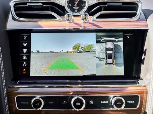 Used 2023 Bentley Bentayga Extended Wheelbase image 80