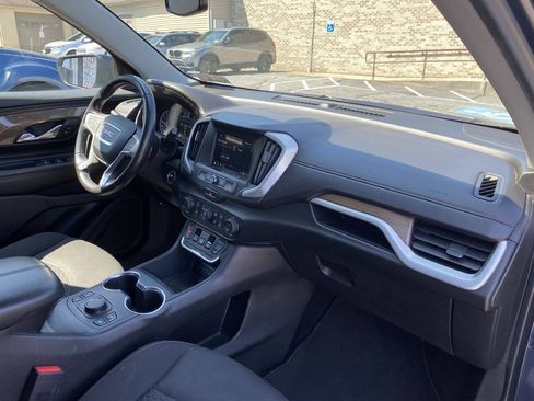 Used 2018 GMC Terrain SLE w/ Driver Convenience Package FWD image 17