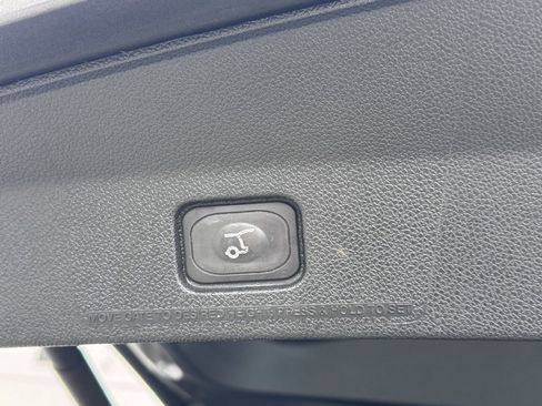 Used 2018 Ford Explorer XLT w/ Equipment Group 202A image 19