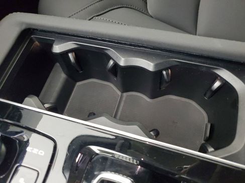 Used 2025 Volvo XC90 B6 Plus image 33