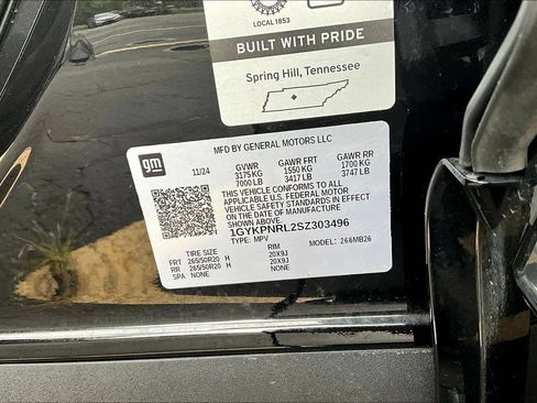 Certified 2025 Cadillac Lyriq Luxury w/ LPO, Floor Liner Package AWD/4WD image 17