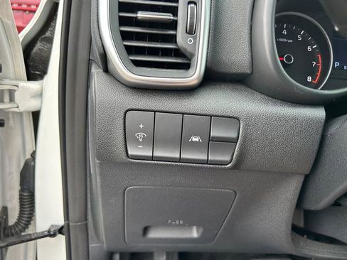 Used 2022 Kia Sportage LX image 25
