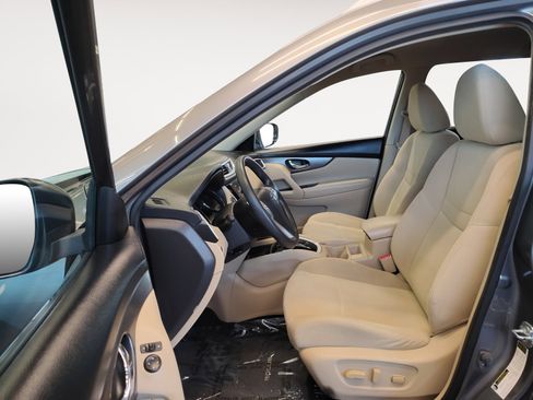 Used 2016 Nissan Rogue SV FWD image 21