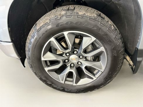 Used 2024 Chevrolet Silverado 1500 LT AWD/4WD image 35