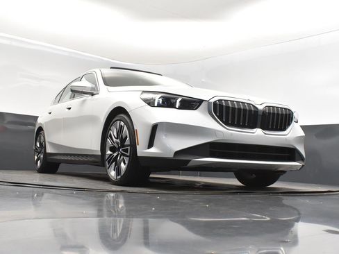 Certified 2025 BMW 530i xDrive w/ Premium Package image 44