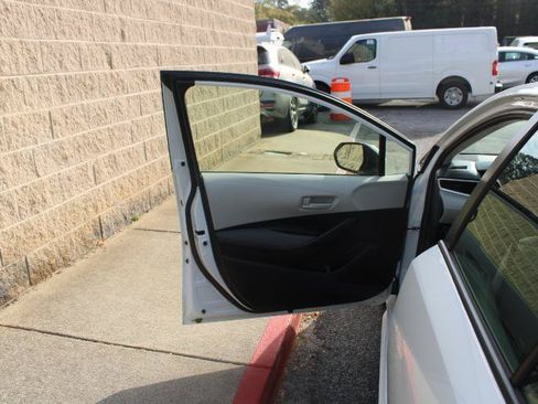 Used 2023 Toyota Corolla LE FWD image 15
