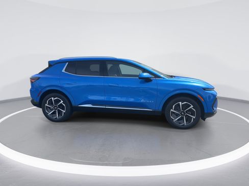 Used 2025 Chevrolet Equinox EV LT w/ Convenience Package image 10