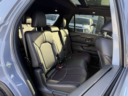 Used 2025 Honda Pilot Black Edition image 16