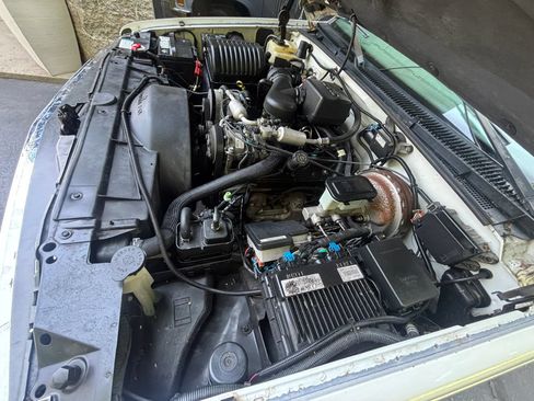 Used 1999 Chevrolet Suburban 2WD w/ Preferred Equipment Group 3 image 39