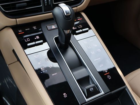 New 2026 Porsche Macan image 20