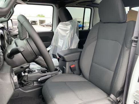 Used 2021 Jeep Gladiator Sport AWD/4WD image 5