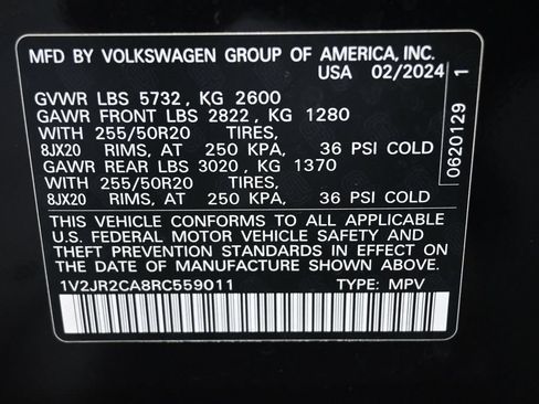 Used 2024 Volkswagen Atlas SE w/ Panoramic Sunroof Package FWD image 9