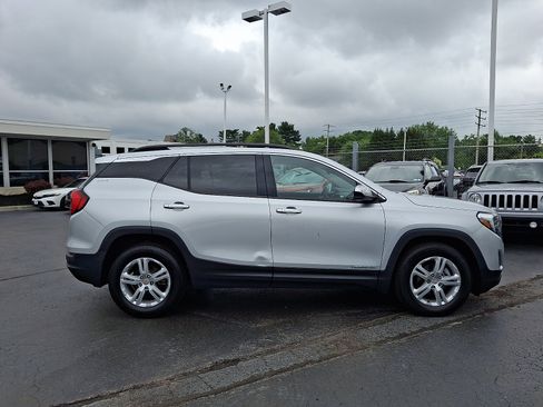 Used 2020 GMC Terrain SLE w/ Driver Convenience Package FWD image 7