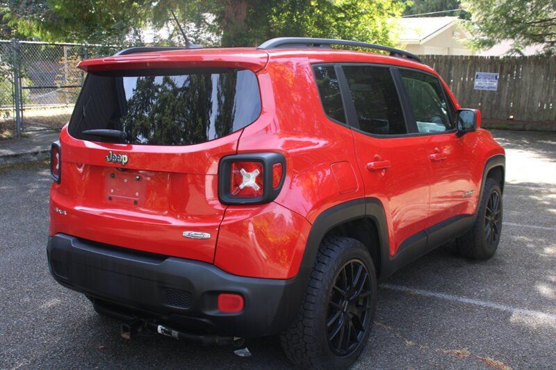 Used 2016 Jeep Renegade Latitude AWD/4WD image 2