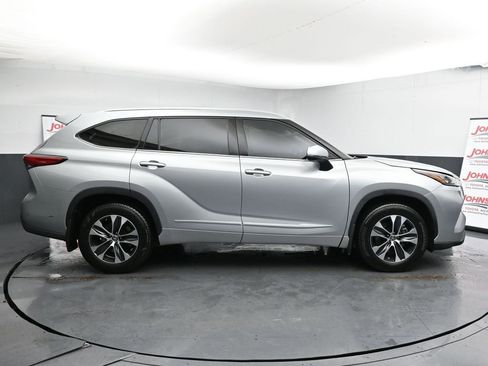 Used 2020 Toyota Highlander XLE image 9
