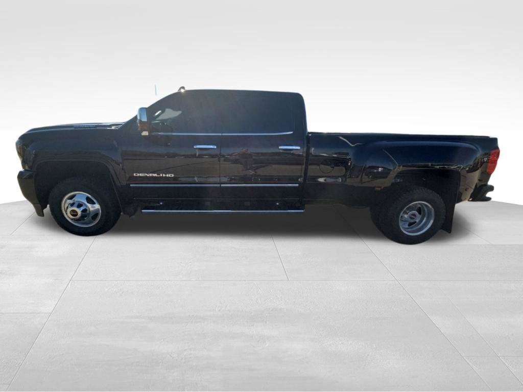 Used 2018 GMC Sierra 3500 Denali AWD/4WD image 2