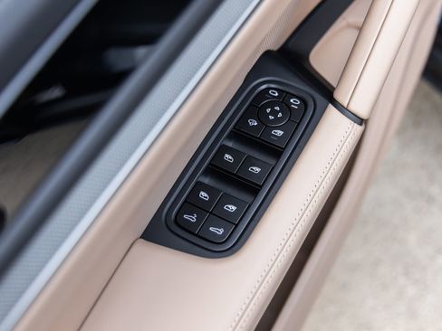 Certified 2025 Porsche Cayenne S AWD/4WD image 22