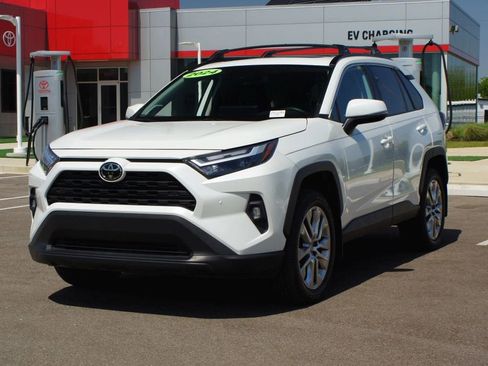 Used 2024 Toyota RAV4 XLE Premium AWD/4WD image 25