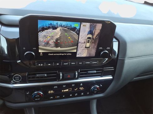 Used 2024 Nissan Pathfinder SL image 19