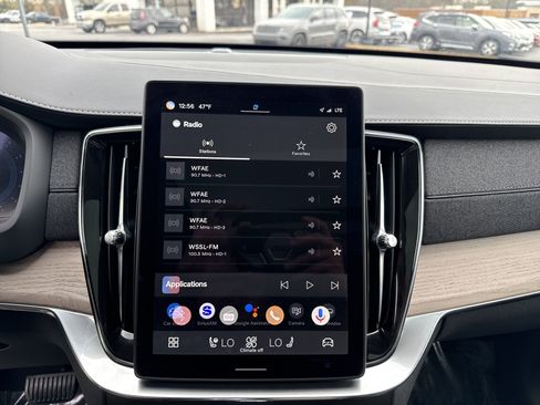 Used 2025 Volvo XC90 B6 Plus image 23