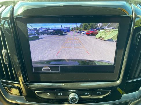 Certified 2020 Chevrolet Traverse LT w/ Driver Confidence II Package image 33