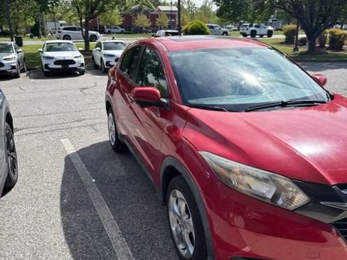 Used 2016 Honda HR-V EX image 4